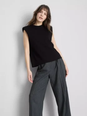 Tricou scurt, fără mâneci, cu umeri căptușiți