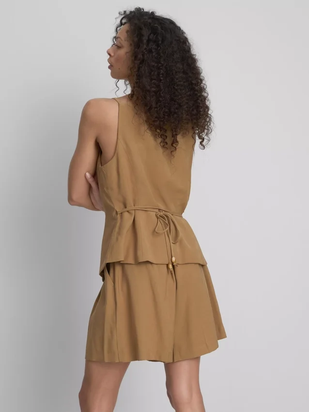 Vestă cu tiv peplum Paula Echevarría Vestă cu tiv peplum Paula Echevarría