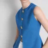 Vestă sculptată cu nasturi Vestă sculptată cu nasturi